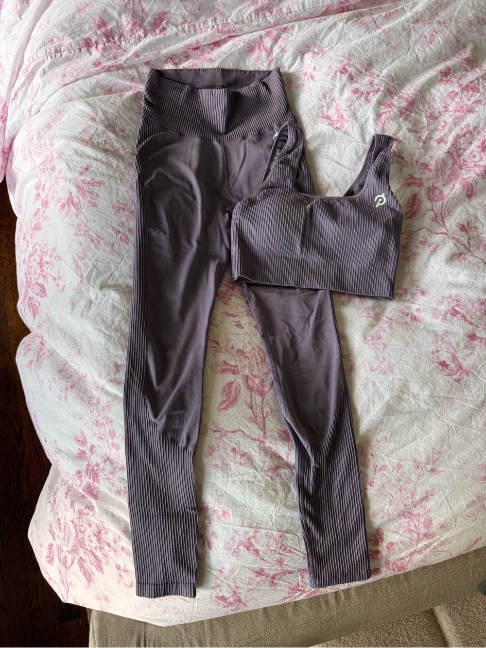 Peloton seamless ribbed workout legging and bra set. XS/S